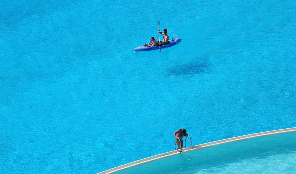 Picture 3 of The largest swimming pool in the world is overflowing with sailing