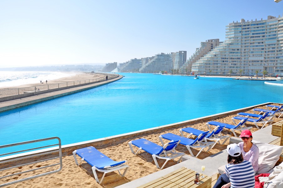 Picture 5 of The largest swimming pool in the world is overflowing with sailing