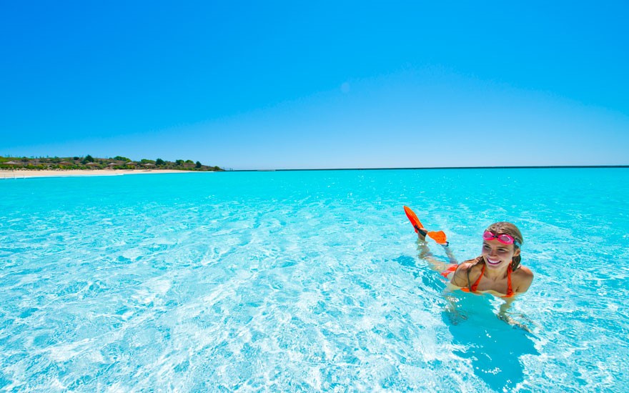 Picture 7 of The largest swimming pool in the world is overflowing with sailing