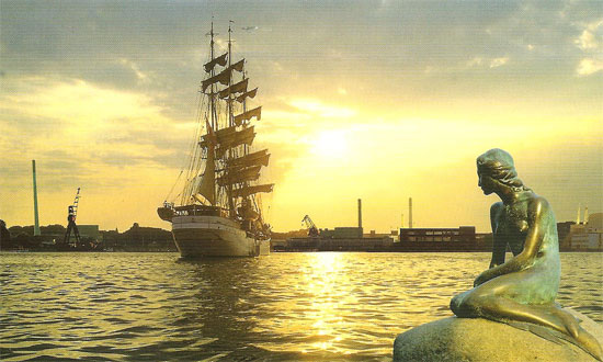 Picture 3 of The legendary mermaid statue is 100 years old