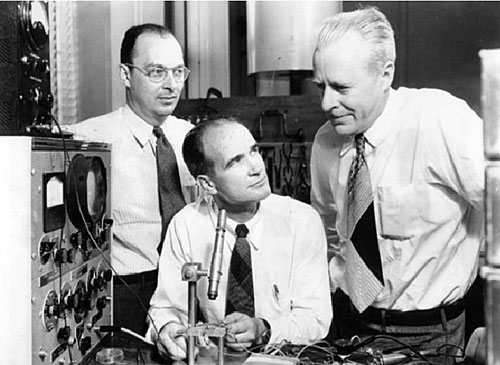 Picture 2 of The life of a Nobel laureate is boycotted by employees