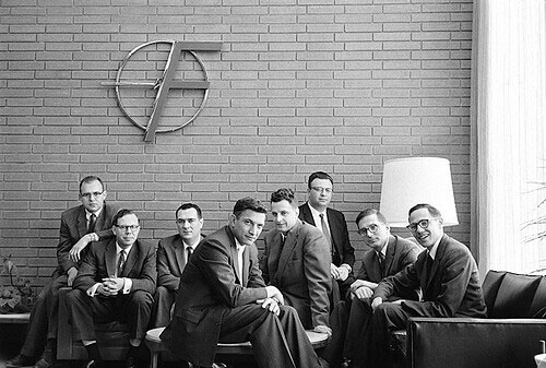 Picture 3 of The life of a Nobel laureate is boycotted by employees
