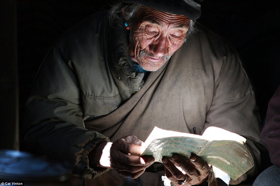 Picture 10 of The life of no money, no technology of tribes in the Himalayas