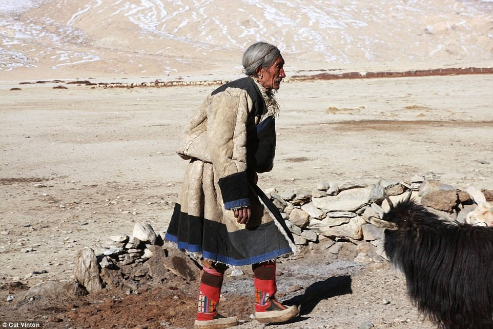 Picture 11 of The life of no money, no technology of tribes in the Himalayas
