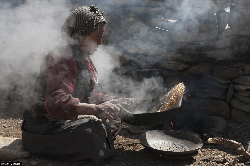 Picture 8 of The life of no money, no technology of tribes in the Himalayas