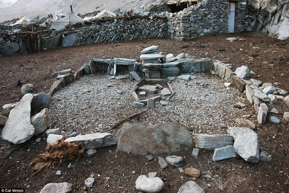 Picture 9 of The life of no money, no technology of tribes in the Himalayas