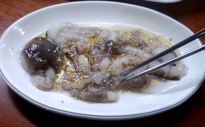 Picture 3 of The living food is not for the faint of heart