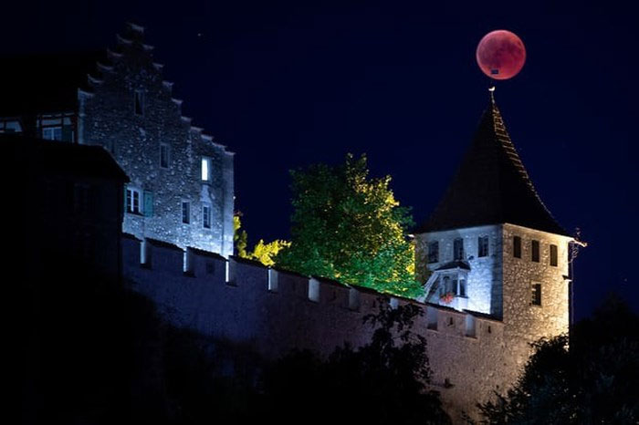 Picture 11 of The longest lunar eclipse of the century around the world