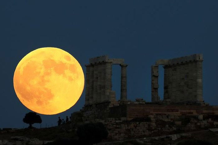 Picture 16 of The longest lunar eclipse of the century around the world
