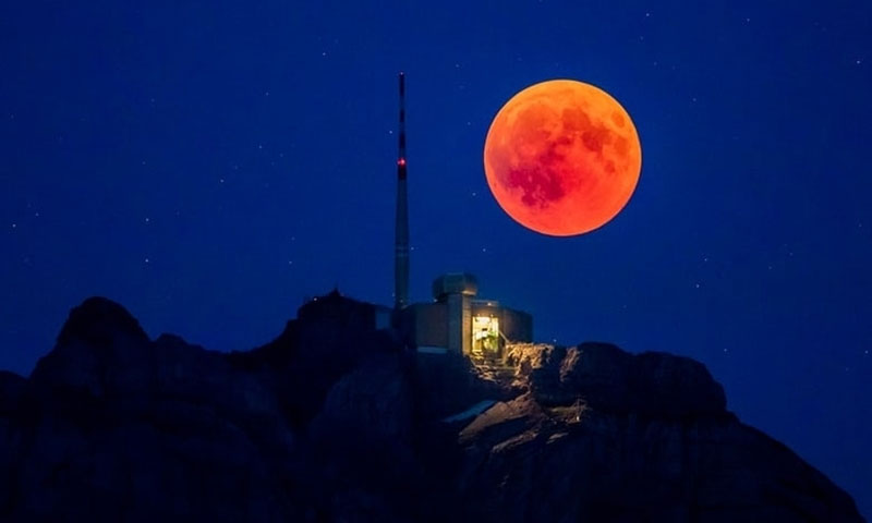 Picture 2 of The longest lunar eclipse of the century around the world