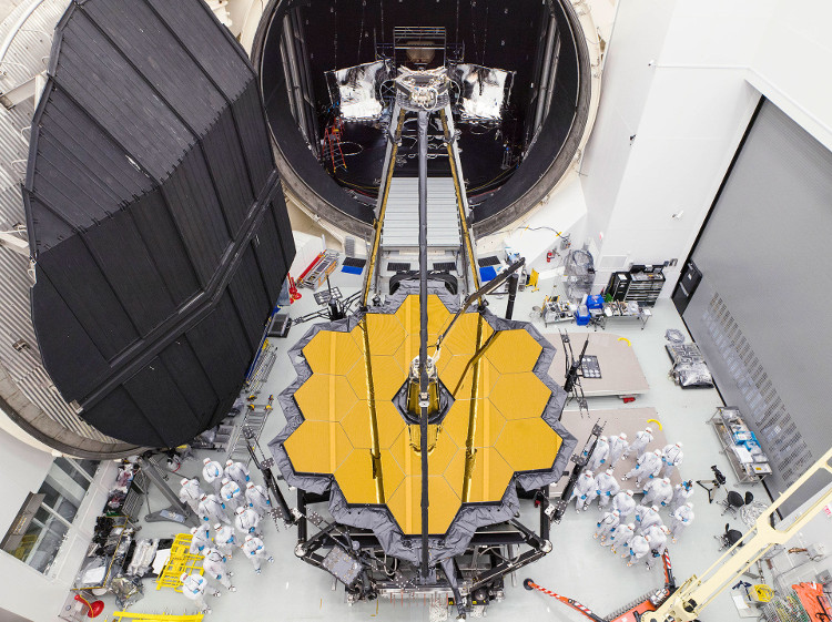 Picture 1 of The machine looked back at NASA's past and had trouble crashing the screw