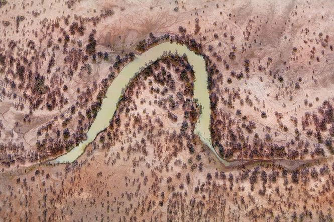 Picture 9 of The majestic beauty and 'scary' of the river was drained