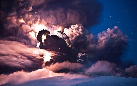 Picture 3 of The majestic volcanic eruption scene