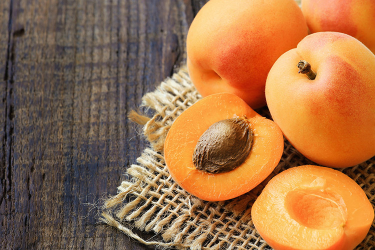 Picture 2 of The man poisoned cyanide by self-curing cancer with apricot seeds