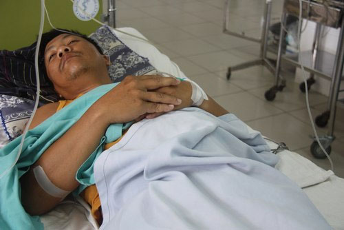 Picture 1 of The man who was bitten by the bug was unconscious