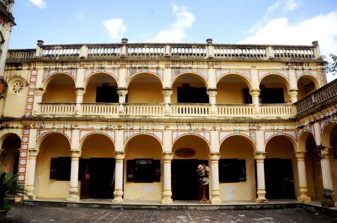 Picture 5 of The mansion of the cat king of Bac Ha