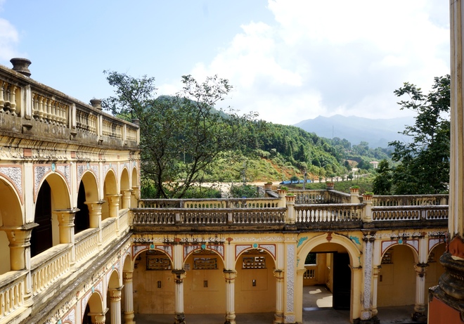 Picture 7 of The mansion of the cat king of Bac Ha