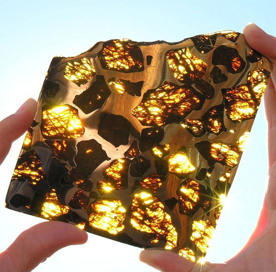 Picture 1 of The meteorite is extremely 'terrifying', more sparkling than pure gold
