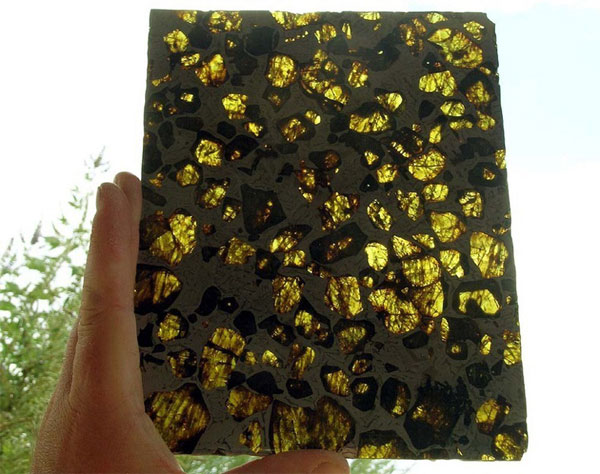 Picture 4 of The meteorite is extremely 'terrifying', more sparkling than pure gold
