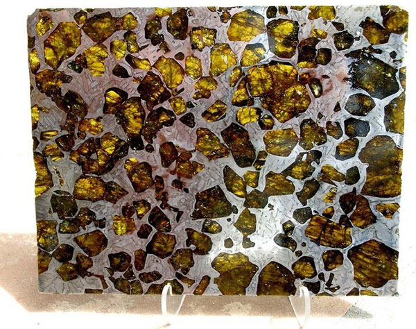 Picture 5 of The meteorite is extremely 'terrifying', more sparkling than pure gold
