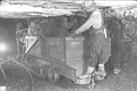 Picture 1 of The mine is deserted into a fuel mine by bacteria