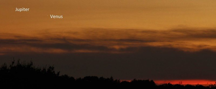 Picture 10 of The moment Venus and Jupiter met each other in the sky all over the world
