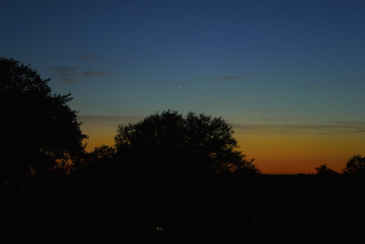 Picture 11 of The moment Venus and Jupiter met each other in the sky all over the world