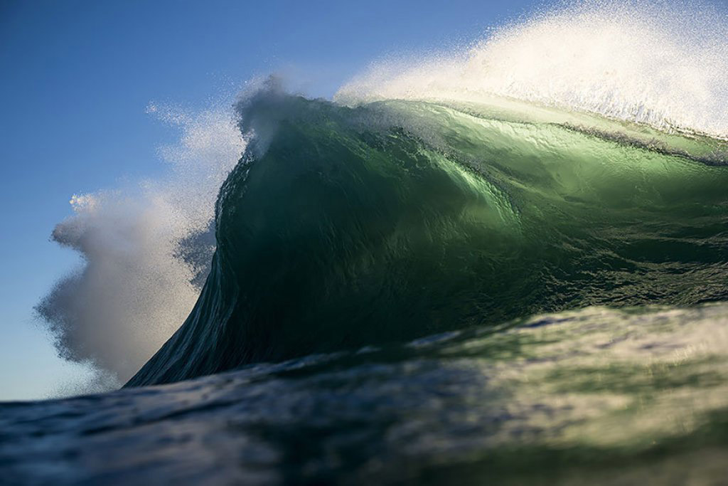 Picture 10 of The moment when the waves rolled like a beautiful mountain