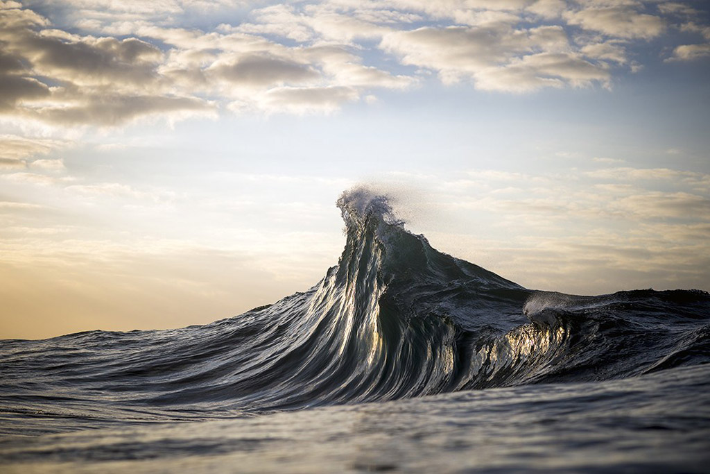 Picture 12 of The moment when the waves rolled like a beautiful mountain