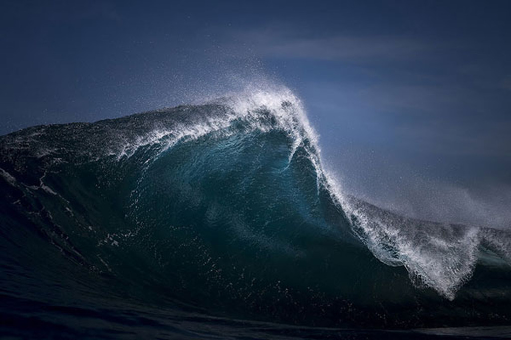 Picture 13 of The moment when the waves rolled like a beautiful mountain