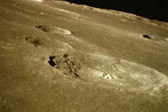 Picture 1 of The moon contains water from its formation