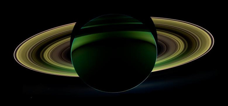Picture 1 of The most beautiful planet of the Solar System through the lens of the Cassini ship