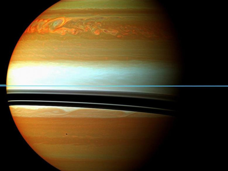 Picture 2 of The most beautiful planet of the Solar System through the lens of the Cassini ship