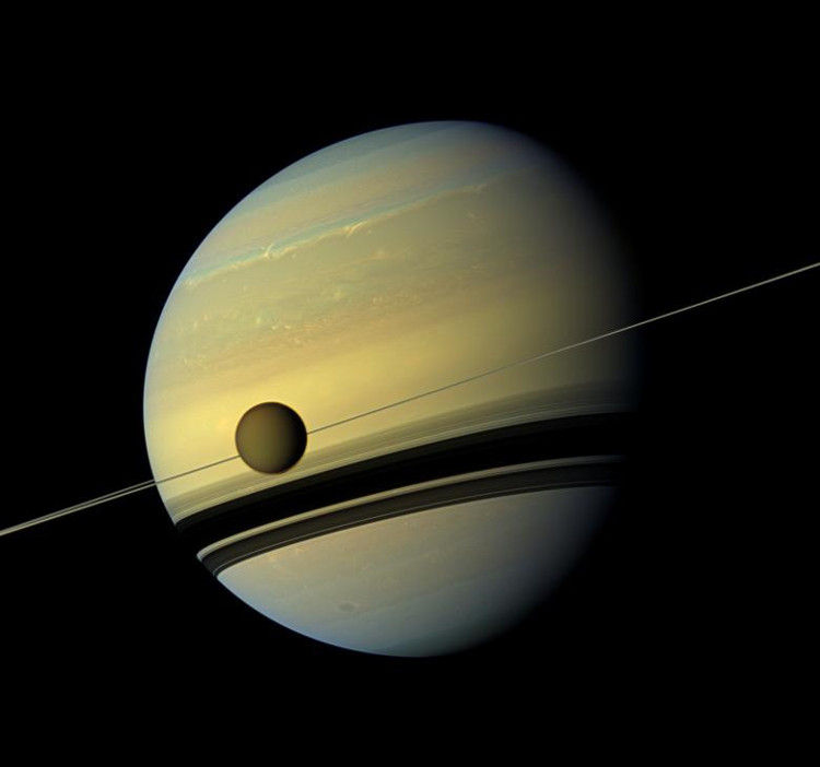 Picture 5 of The most beautiful planet of the Solar System through the lens of the Cassini ship