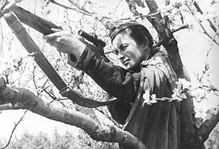 Picture 2 of The most deadly female gunner in the world made the Hitler army terrified