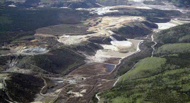Picture 1 of The most expensive river in the world, the riverbed is filled with sparkling gold