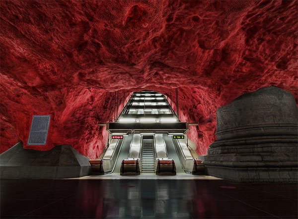 Picture 13 of The most glittery subway stations in the world