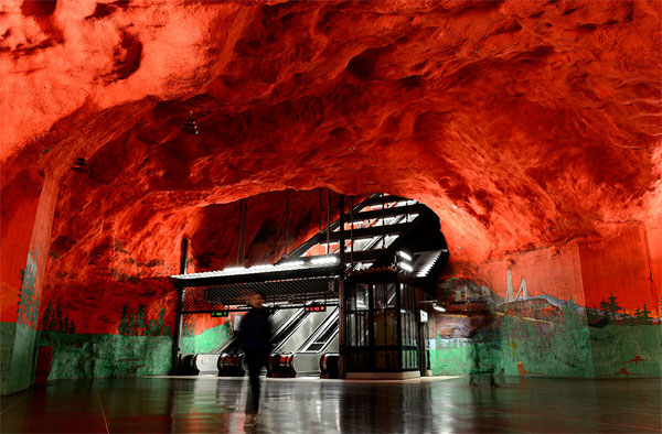 Picture 14 of The most glittery subway stations in the world