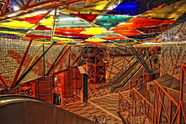 Picture 15 of The most glittery subway stations in the world