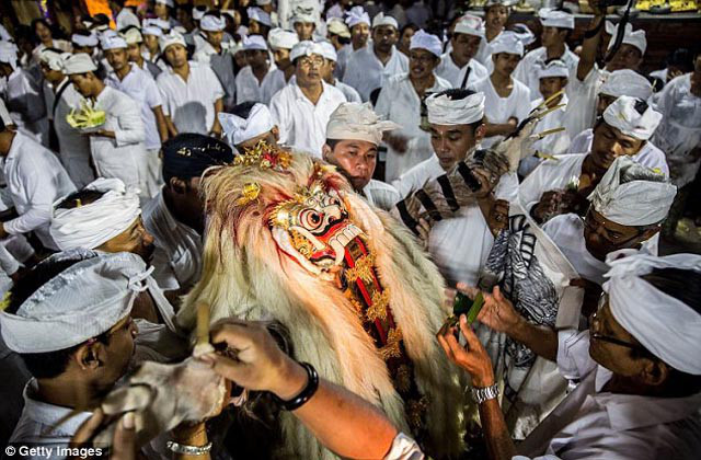 Picture 11 of The most gruesome religious ritual in the world