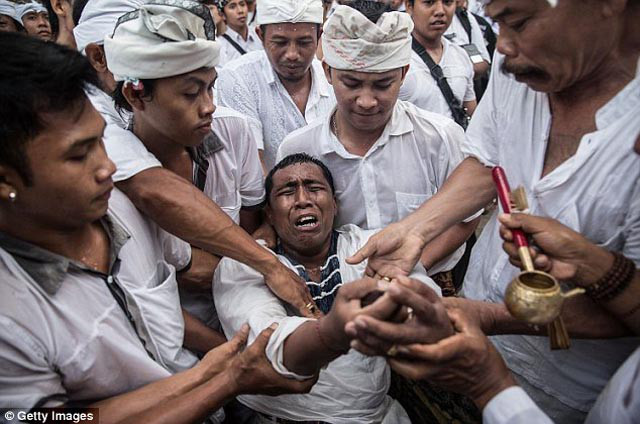 Picture 7 of The most gruesome religious ritual in the world