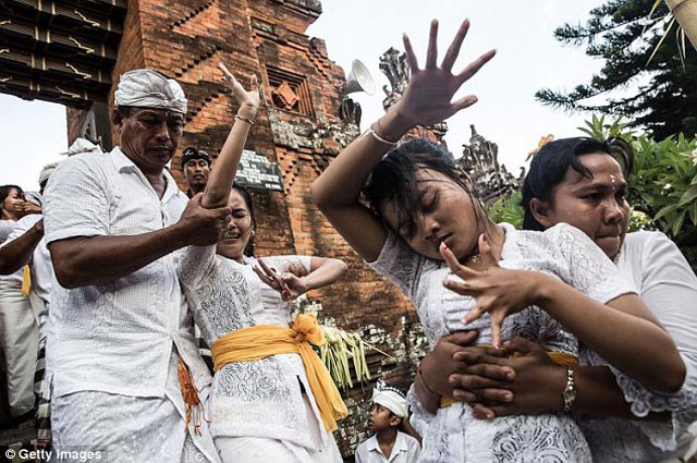 Picture 8 of The most gruesome religious ritual in the world