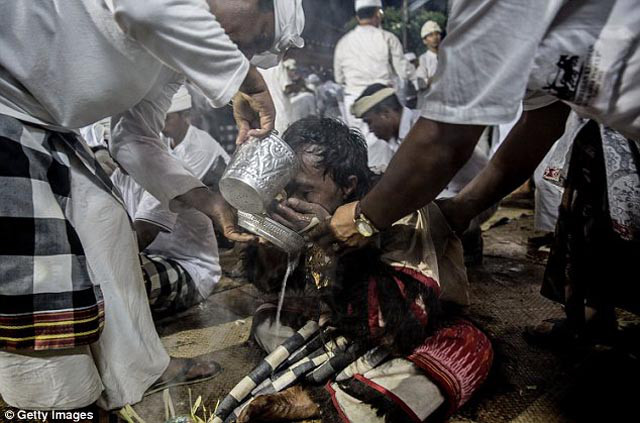 Picture 9 of The most gruesome religious ritual in the world
