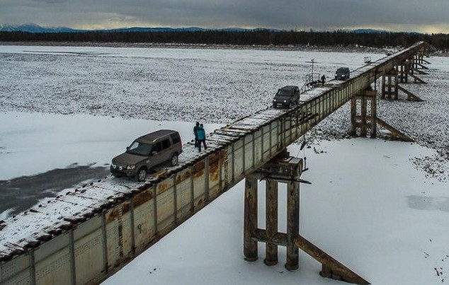 Picture 1 of The most 'naked' bridge in the world