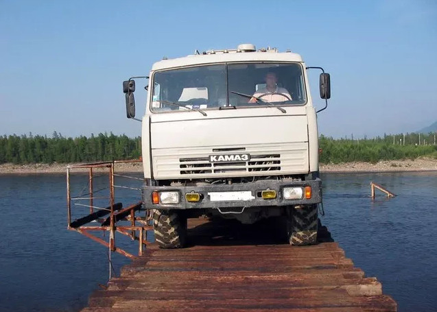 Picture 4 of The most 'naked' bridge in the world