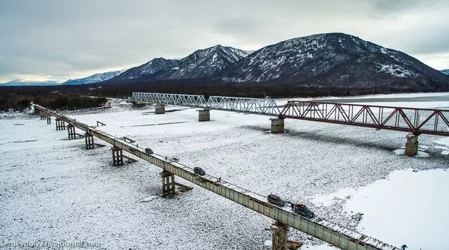 Picture 5 of The most 'naked' bridge in the world