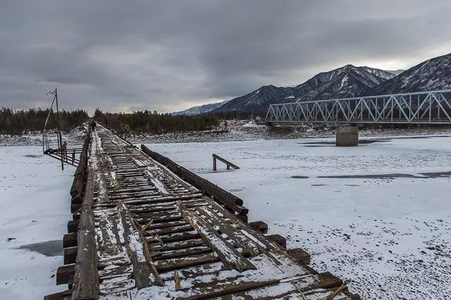 Picture 6 of The most 'naked' bridge in the world