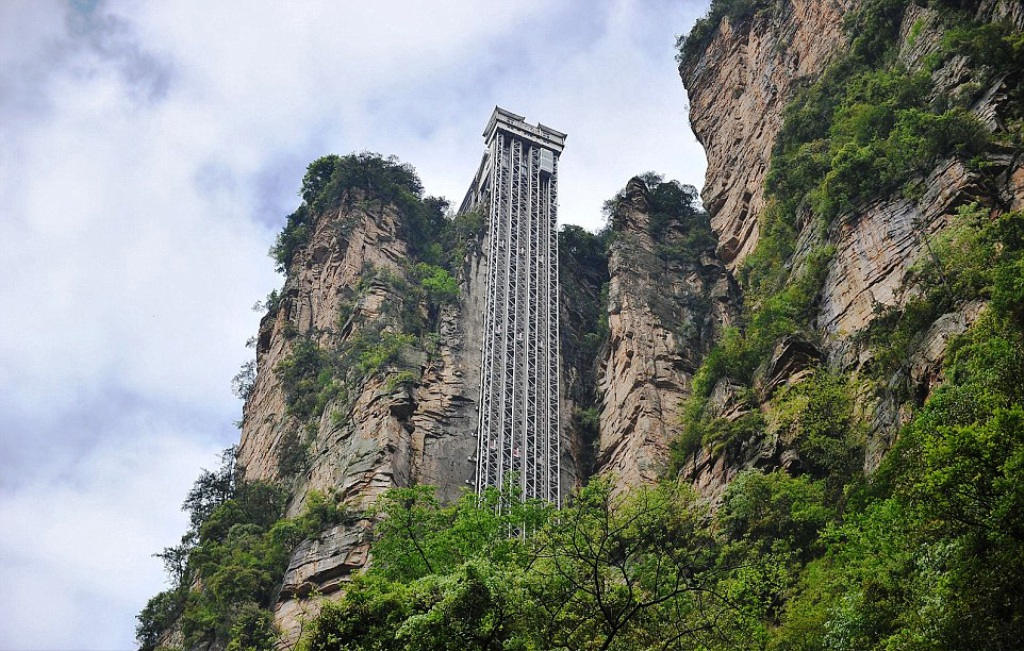 Picture 2 of The most spectacular elevator works in the world