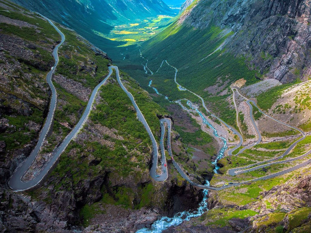 Picture 17 of The most spectacular routes on the planet