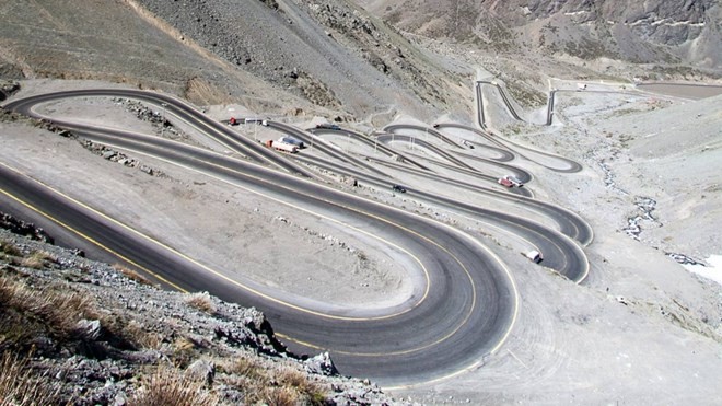 Picture 11 of The most twisty roads in the world